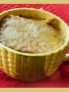பிரெஞ்ச் ஆனியன் சூப் (French Onion Soup) செய்முறை முக்கிய புகைப்படம்