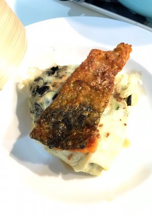Hình của món Cơm chiên cá hồi.