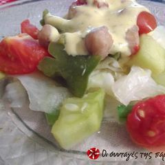 A picture of Refreshing chickpea salad full of color.