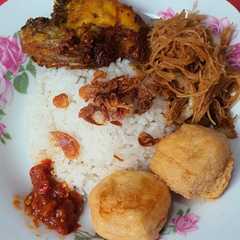 Nasi uduk rice cooker রেসিপির প্রধান ছবি
