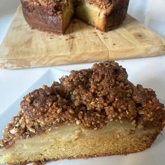 A picture of Pear Crumb Cake.
