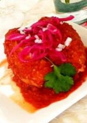 Una foto de Torta ahogada de camarones enchipotlados a la geras