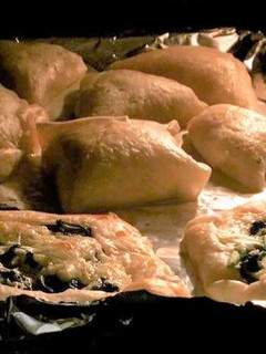 A picture of Cheesy Spinach Puff Pastries.