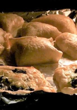 A picture of Cheesy Spinach Puff Pastries.