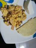 Huevos con champiñones y mortadela