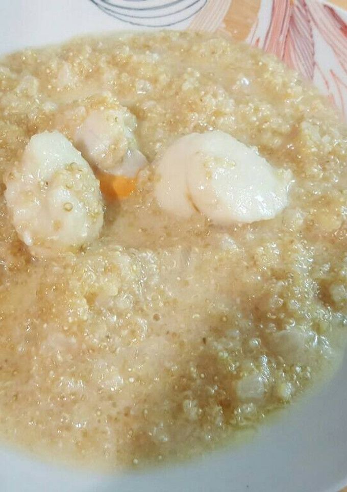 Una foto de Quinoa con viéiras