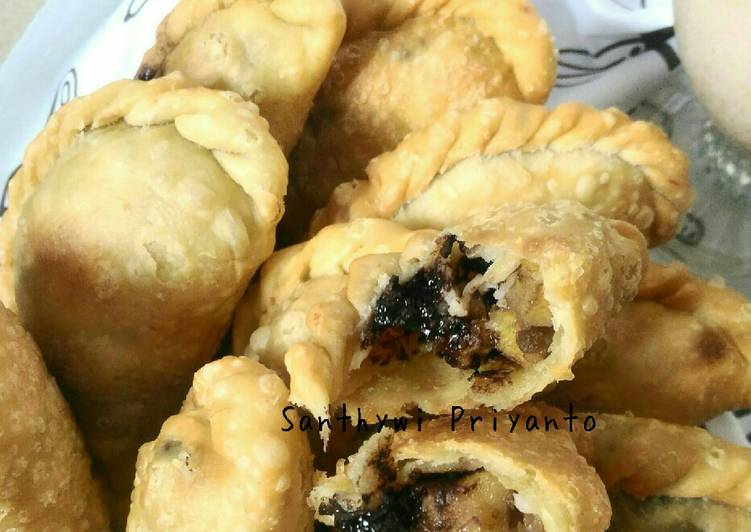 155. Pastel Pisang Coklat Keju