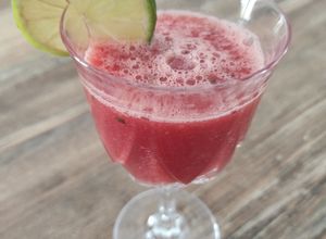 Une photo de Smoothie fraise pastèque menthe
