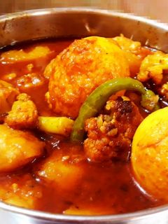 আলু ফুলকপি ডিমের ঝোল (alu phulkopi diye dimer jhol recipe in bengali) রেসিপির প্রধান ছবি