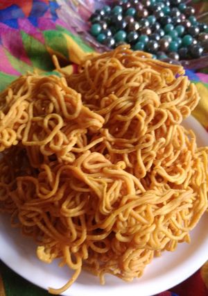 बेसन के कुरकुरे सेव (Besan ke kurkure sev recipe in Hindi) रेसिपी मुख्य फोटो