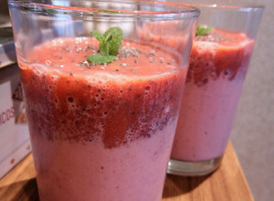 Una foto de Postre de fresas, yogur y chía