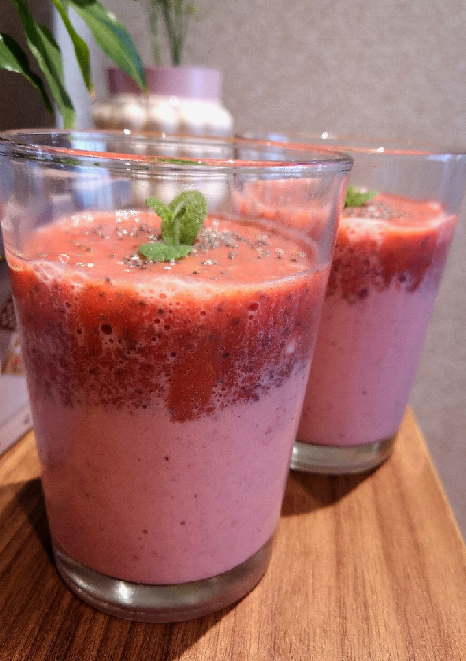 Una foto de Postre de fresas, yogur y chía
