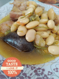 Una foto de Potaje con hinojos, morcilla y costillejas