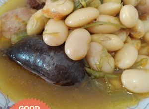 Una foto de Potaje con hinojos, morcilla y costillejas