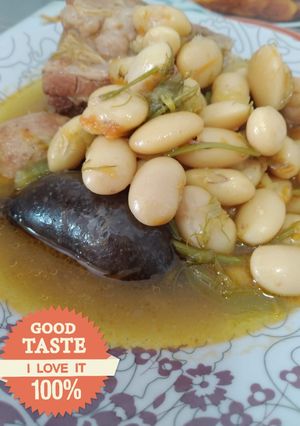 Una foto de Potaje con hinojos, morcilla y costillejas