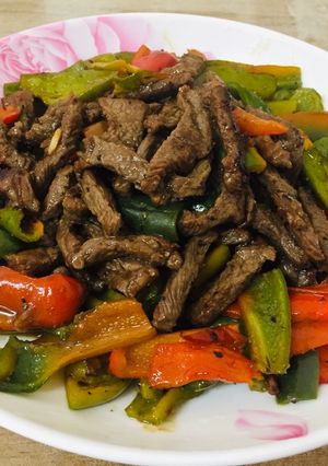 彩椒炒牛肉 的食譜成品照片