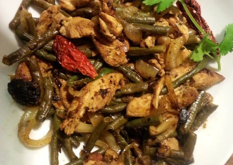 Easiest Way to Make Speedy Chicken Stir-fried with Vegetables and Sun-dried Tomatoes