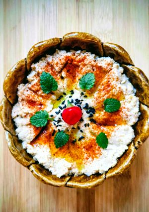 Una foto de Hummus con pasta de sésamo 🫒Untable de garbanzos y sésamo, un clásico siempre vigente