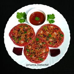 A picture of Beetroot Uttapam.