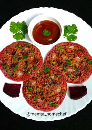 A picture of Beetroot Uttapam.