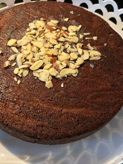 Una foto de Torta keto de chocolate y frutos secos