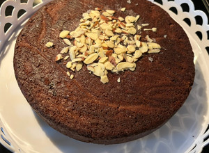 Una foto de Torta keto de chocolate y frutos secos