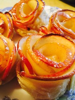 A picture of Rose Apple Pie.