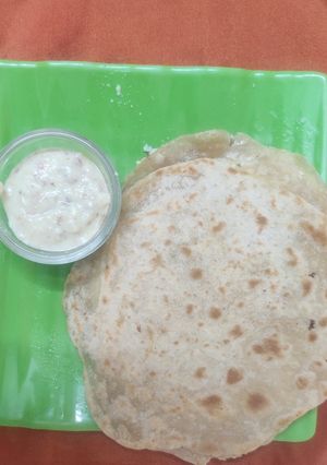 रबडी पराठा (Rabdi Paratha Recipe In Marathi) रेसिपी चे मुख्य फोटो