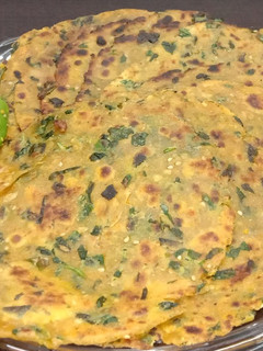 મેથી ના થેપલા (Methi Thepla Recipe In Gujarati) રેસીપી મુખ્ય ફોટો