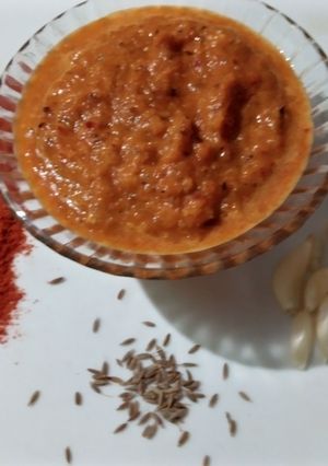 हिरव्या टोमॅटो ची लाल चटणी (green tomato chi chutney recipe in marathi) रेसिपी चे मुख्य फोटो