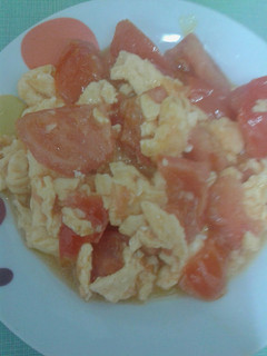 Una foto de Huevos revueltos con tomate