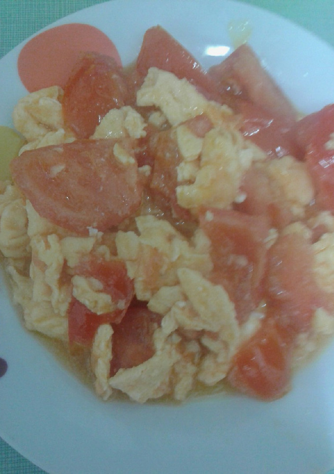 Una foto de Huevos revueltos con tomate