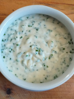 Una foto de Salsa Blanca con ciboullete