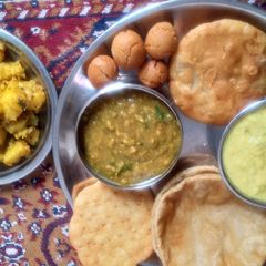 A picture of Aloo Kachori.