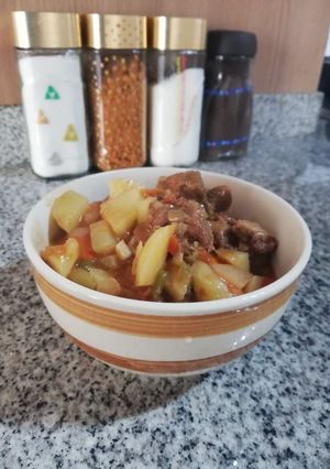 Una foto de Goulash con papas 🇭🇺