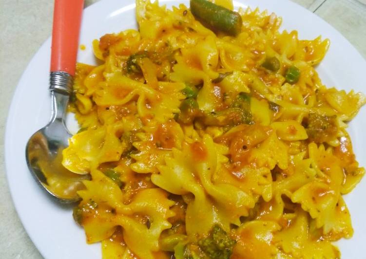 Steps to Cook Tastefully Farfalle with veggies