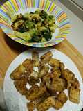 Revuelto de brócoli con patatas y trompeta amarilla y raya rebozada