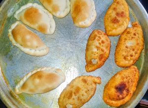 Una foto de Empanadas tradicionales de carne picada a cuchillo (y masa casera)