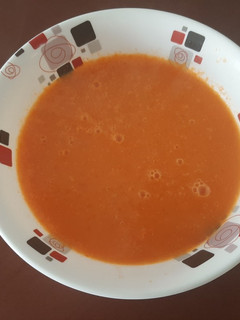 Una foto de Sopa de tomate casera 🍅