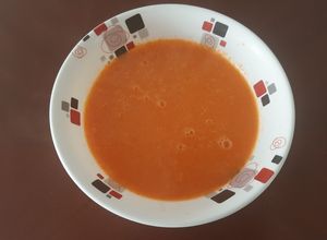 Una foto de Sopa de tomate casera 🍅