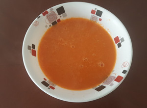 Una foto de Sopa de tomate casera 🍅