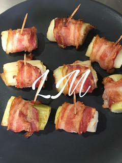 Una foto de Rollitos de puerro con bacon aderezado con salsa de yogurt