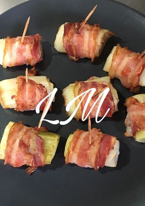 Una foto de Rollitos de puerro con bacon aderezado con salsa de yogurt