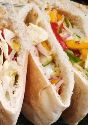 A picture of 🐔Chicken shawarma🥙.