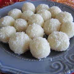 A picture of Custard apple coconut ladoo.