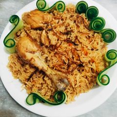 A picture of Masalydar chicken pulao.