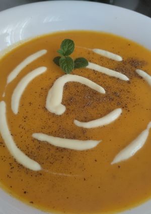 Una foto de Crema🍲🥛de🥔zanahoria🍲🥕🧅