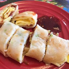 A picture of Chinese Omelet with Bacon.