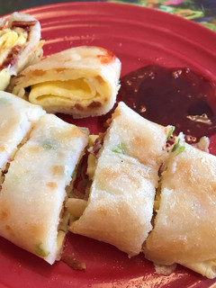 A picture of Chinese Omelet with Bacon.