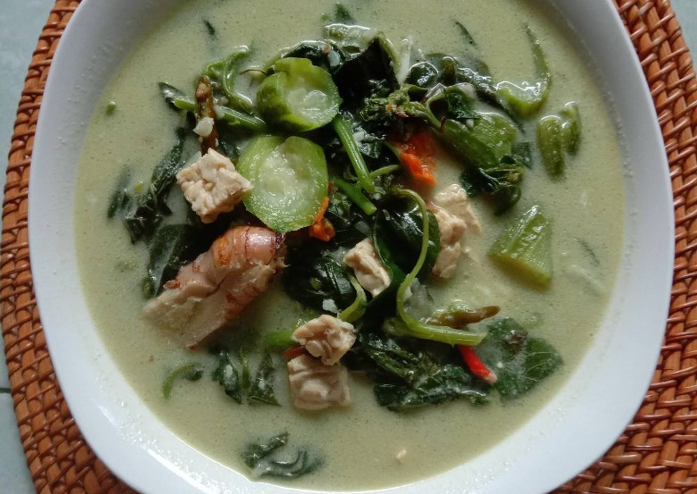 Resep Bayam Oyong Santan Pedas, Enak